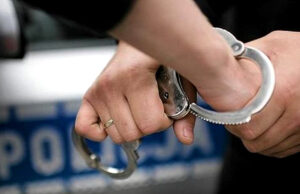 Sąsiedzka interwencja zakończona 8 zarzutami i aresztem dla braci