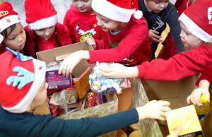 Zostań Świętym Mikołajem i pomagaj z Czwórką