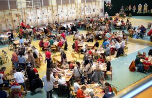 Rodzinne dekorowanie pierników w Barwicach