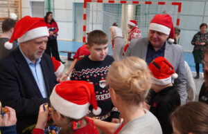 Pracowity dzień powiatowych Mikołajów