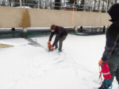 Chronią wyciąg nart wodnych przed naporem lodu. Jest niebezpiecznie!