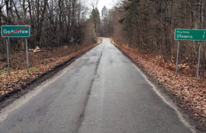 Trwają przygotowania do przebudowy drogi w Godzisławiu