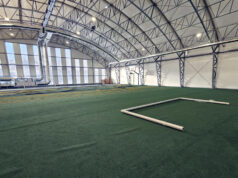 Zielone serce hali – nawierzchnia zadaszonego boiska