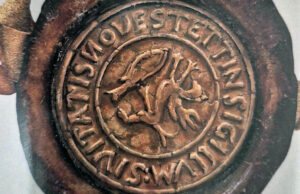 Jesiotr czy karp w herbie Szczecinka? Zagadka sprzed lat