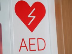 Kronospan Polska przekazał defibrylator AED dla przedszkola