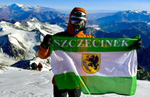 Flaga Szczecinka w drodze na Aconcaguę, najwyższą górę obu Ameryk. Aktualizacja