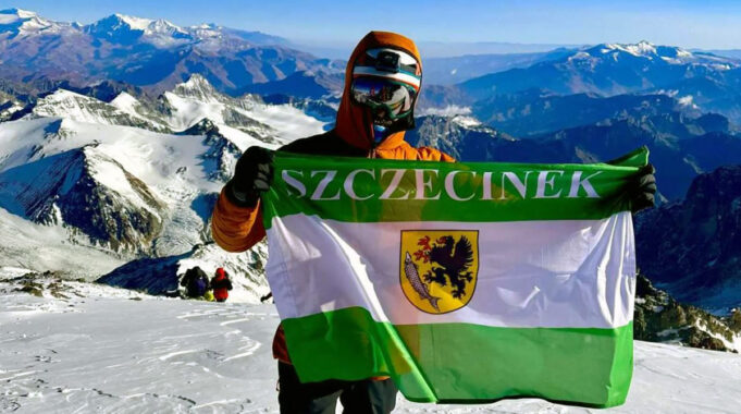 Flaga Szczecinka w drodze na Aconcaguę, najwyższą górę obu Ameryk. Aktualizacja