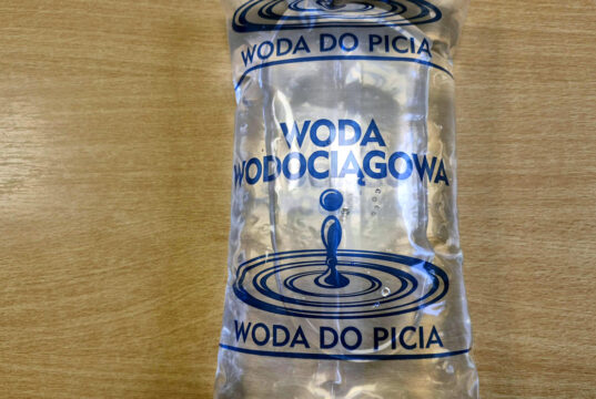 Paczkowarka do wody PWiK już pomaga w sytuacjach kryzysowych