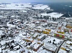 Miejscowość Czarne zimą i z lotu ptaka