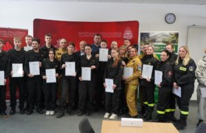 Młodzi strażacy z certyfikatami