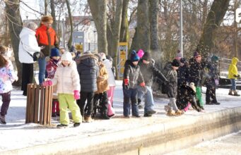 Dokarmianie zimujących ptaków – finał akcji Koła Łowieckiego Darzbór