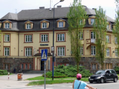 Sto lat banku nad jeziorem. Piękny obiekt zmienił właściciela