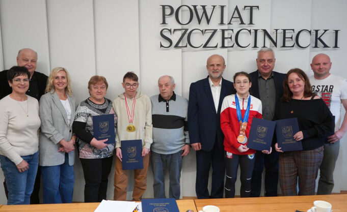 Zarząd Powiatu nagrodził mistrzów ze szczecineckiego SOSW