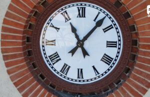 Po pół wieku zegar wrócił na budynek dworca kolejowego