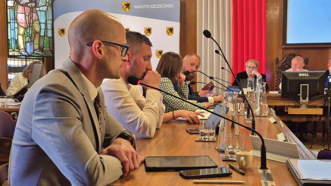 Bez płatnych parkingów, ale z wotum zaufania i absolutorium