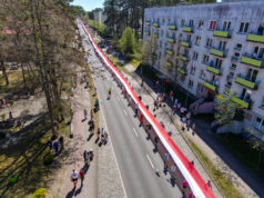 Biało-czerwony rekord w Bornem Sulinowie: 3055 metrów dumy na Dzień Flagi