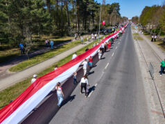 Biało-czerwony rekord w Bornem Sulinowie: 3055 metrów dumy na Dzień Flagi