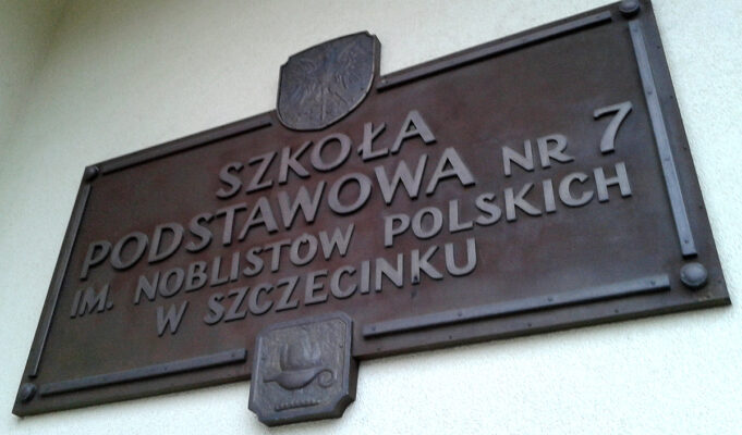 Rodzice, radni i politycy dyskutowali o sytuacji w SP7
