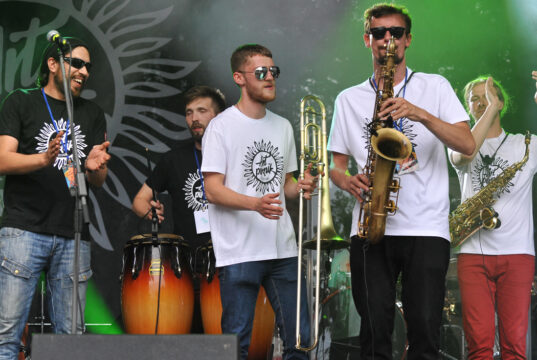 Święto sztuki i muzyki nad jeziorem Trzesiecko