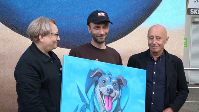 Pokochaj. Adoptuj – nowy mural w Szczecinku