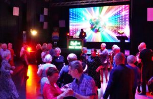 „Spotkajmy się przy muzyce” po raz kolejny – zaproszenie na dancing dla seniorów