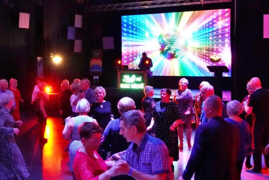 „Spotkajmy się przy muzyce” po raz kolejny – zaproszenie na dancing dla seniorów
