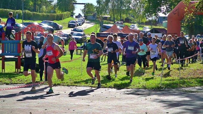 Biegacze opanowali Biały Bór. XIV Cross Centaura przyciągnął niemal 200 uczestników